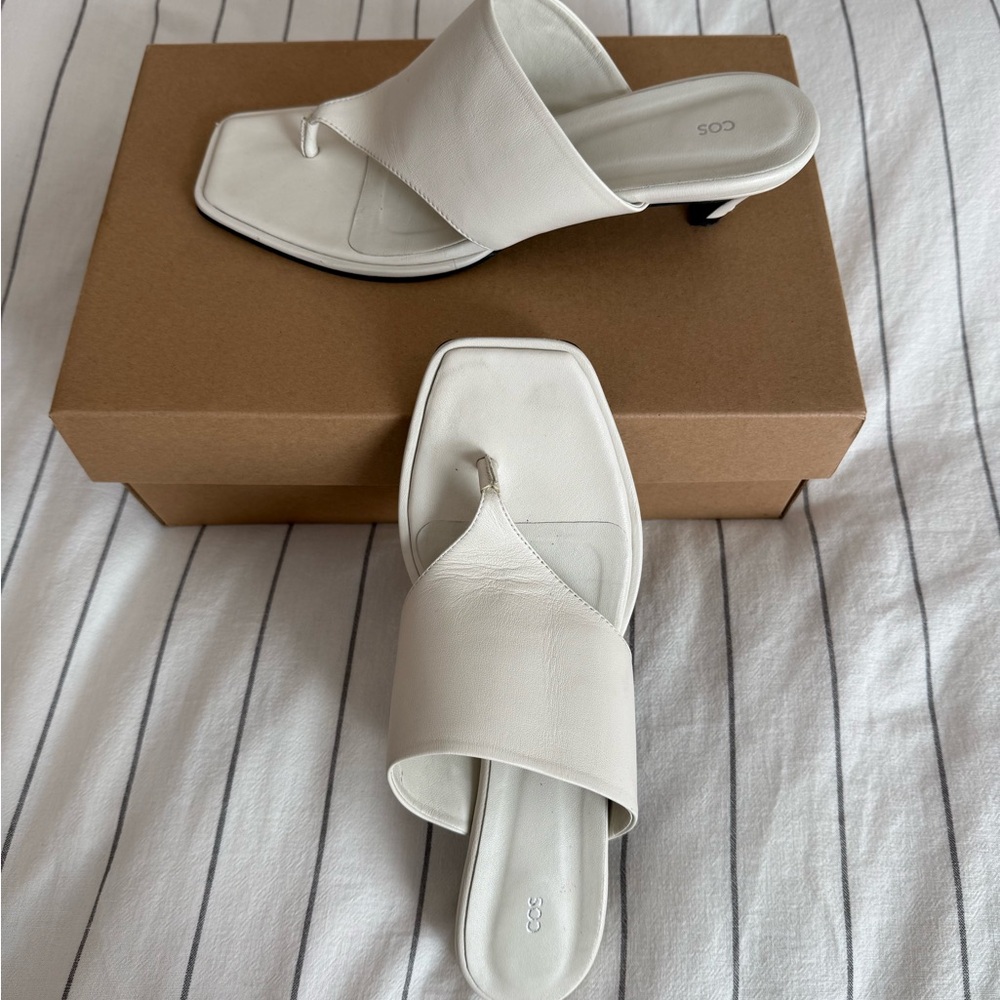 COS White Leather Square-Toe Thong Mule w/ 2” kittens heel SZ 40 Made in Italy